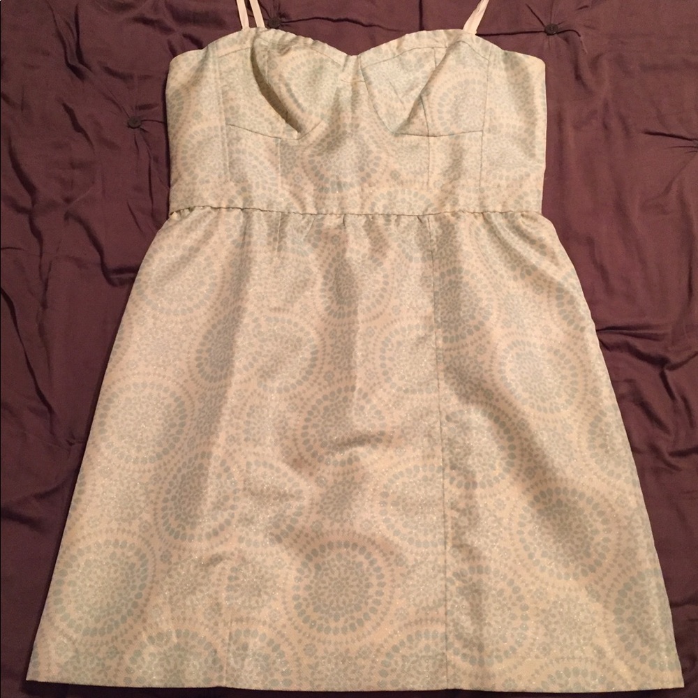 Beautiful cream/blue dress. Size 14 fits like a 12